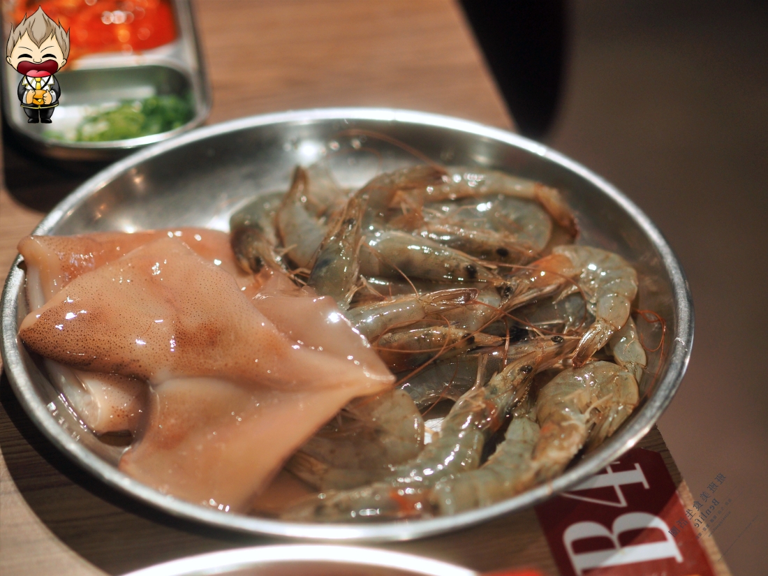 【高雄美食】八道晟韓式火烤吃到飽文橫旗艦店 2025年還僅存的500元內平價火烤兩吃 而且還能吃的到時令海鮮更免費升級蛤蜊爽吃 近捷運三多商圈站 27 【高雄美食】八道晟韓式火烤吃到飽文橫旗艦店 2025年還僅存的500元內平價火烤兩吃 而且還能吃的到時令海鮮更免費升級蛤蜊爽吃 近捷運三多商圈站