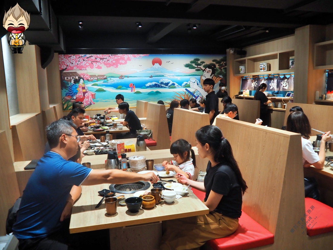 【高雄美食】秘町無煙炭火燒肉七賢店 社長之宴爽吃美國安格斯肋眼牛排 依比利豬梅花豬排 蔥鹽牛舌 桂丁雞松坂肉 還有多款冰淇淋讓你選擇性障礙
