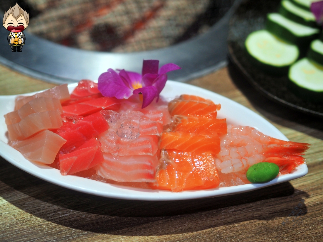 【高雄美食】秘町無煙炭火燒肉七賢店 社長之宴爽吃美國安格斯肋眼牛排 依比利豬梅花豬排 蔥鹽牛舌 桂丁雞松坂肉 還有多款冰淇淋讓你選擇性障礙