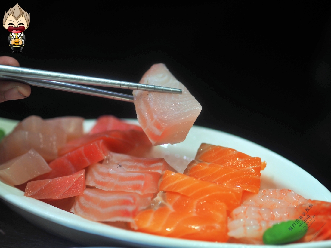 【高雄美食】秘町無煙炭火燒肉七賢店 社長之宴爽吃美國安格斯肋眼牛排 依比利豬梅花豬排 蔥鹽牛舌 桂丁雞松坂肉 還有多款冰淇淋讓你選擇性障礙