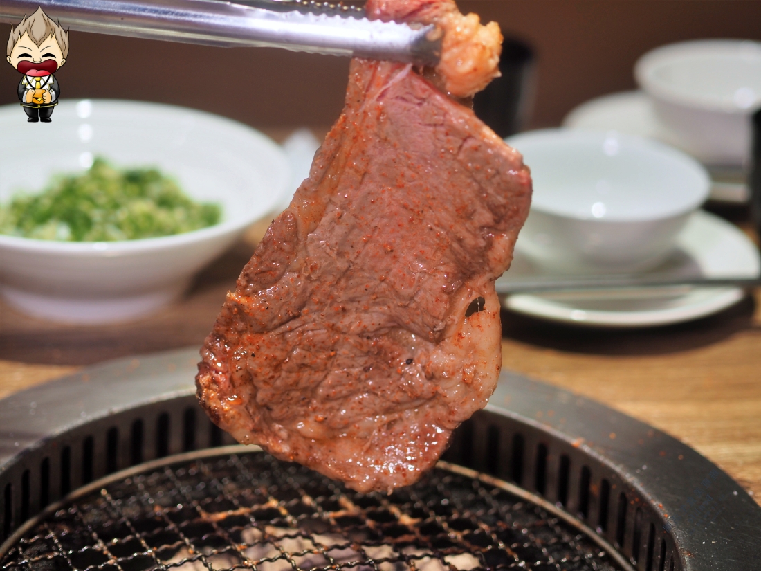 【高雄美食】秘町無煙炭火燒肉七賢店 社長之宴爽吃美國安格斯肋眼牛排 依比利豬梅花豬排 蔥鹽牛舌 桂丁雞松坂肉 還有多款冰淇淋讓你選擇性障礙
