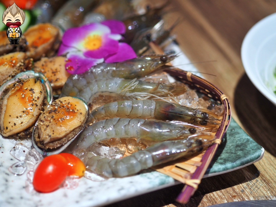 【高雄美食】秘町無煙炭火燒肉七賢店 社長之宴爽吃美國安格斯肋眼牛排 依比利豬梅花豬排 蔥鹽牛舌 桂丁雞松坂肉 還有多款冰淇淋讓你選擇性障礙