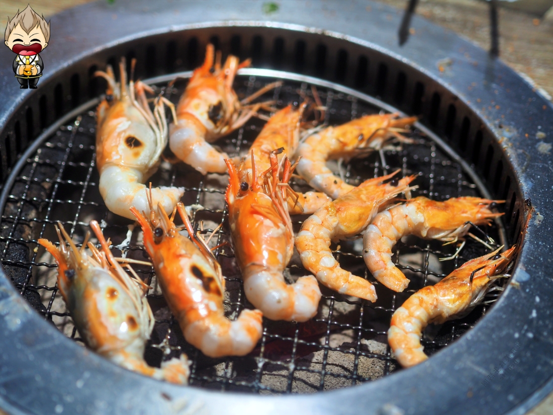 【高雄美食】秘町無煙炭火燒肉七賢店 社長之宴爽吃美國安格斯肋眼牛排 依比利豬梅花豬排 蔥鹽牛舌 桂丁雞松坂肉 還有多款冰淇淋讓你選擇性障礙