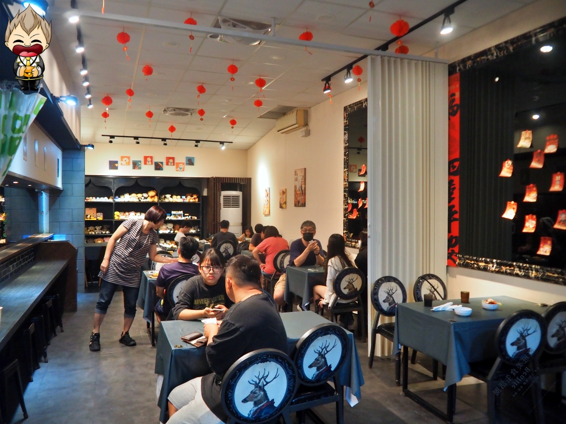 【高雄美食】驚蟄洋食坊 100%原塊肉定勝負 誰說平價牛排不能很美味 自助吧也品質顧得很好 沒有濫竽充數的呈現 附近還有公有停車場很方便 2025最新菜單優惠
