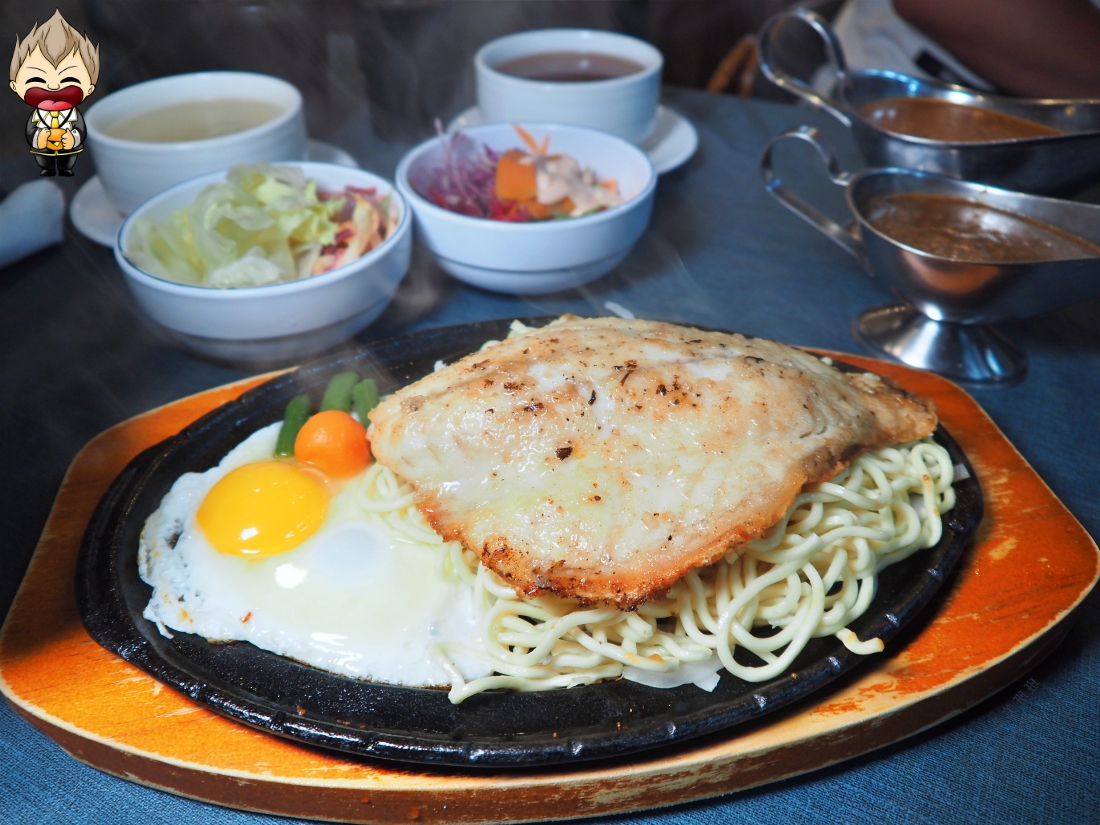 【高雄美食】驚蟄洋食坊 100%原塊肉定勝負 誰說平價牛排不能很美味 自助吧也品質顧得很好 沒有濫竽充數的呈現 附近還有公有停車場很方便 2025最新菜單優惠