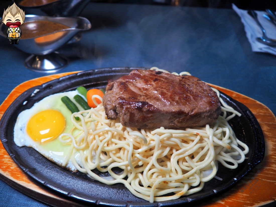 【高雄美食】驚蟄洋食坊 100%原塊肉定勝負 誰說平價牛排不能很美味 自助吧也品質顧得很好 沒有濫竽充數的呈現 附近還有公有停車場很方便 2025最新菜單優惠