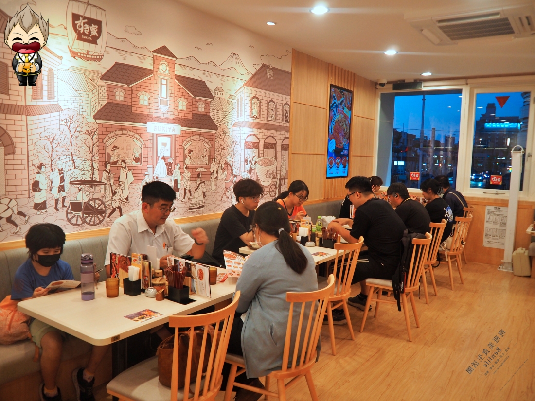 【高雄美食】SUKIYA すき家高雄站前店 插旗高雄第4家店 有兩樓用餐區 最喜歡點肉大碗 尖峰時刻常常客滿排隊 內附完整菜單