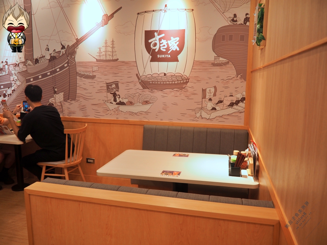 【高雄美食】SUKIYA すき家高雄站前店 插旗高雄第4家店 有兩樓用餐區 最喜歡點肉大碗 尖峰時刻常常客滿排隊 內附完整菜單