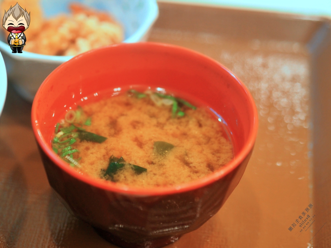 【高雄美食】SUKIYA すき家高雄站前店 插旗高雄第4家店 有兩樓用餐區 最喜歡點肉大碗 尖峰時刻常常客滿排隊 內附完整菜單