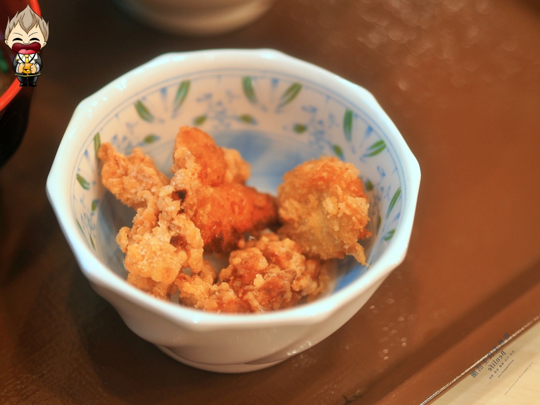 【高雄美食】SUKIYA すき家高雄站前店 插旗高雄第4家店 有兩樓用餐區 最喜歡點肉大碗 尖峰時刻常常客滿排隊 內附完整菜單
