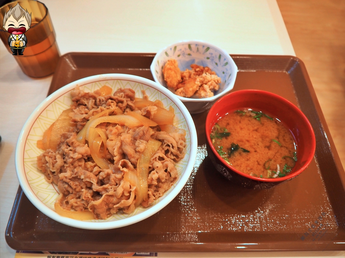 【高雄美食】SUKIYA すき家高雄站前店 插旗高雄第4家店 有兩樓用餐區 最喜歡點肉大碗 尖峰時刻常常客滿排隊 內附完整菜單