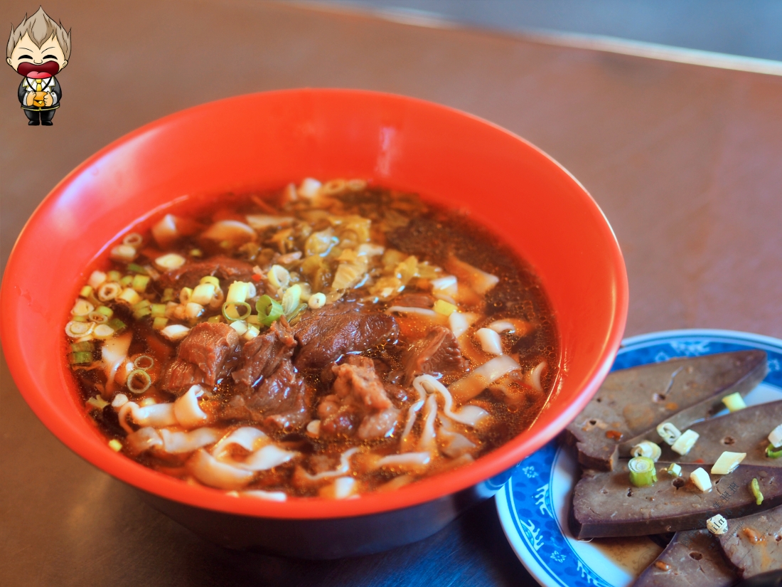 【高雄美食】旗津吉祥街牛肉麵 湯頭清甜帶中藥香 搭配酸菜超開胃 牛肝小菜，淋點烏醋超香