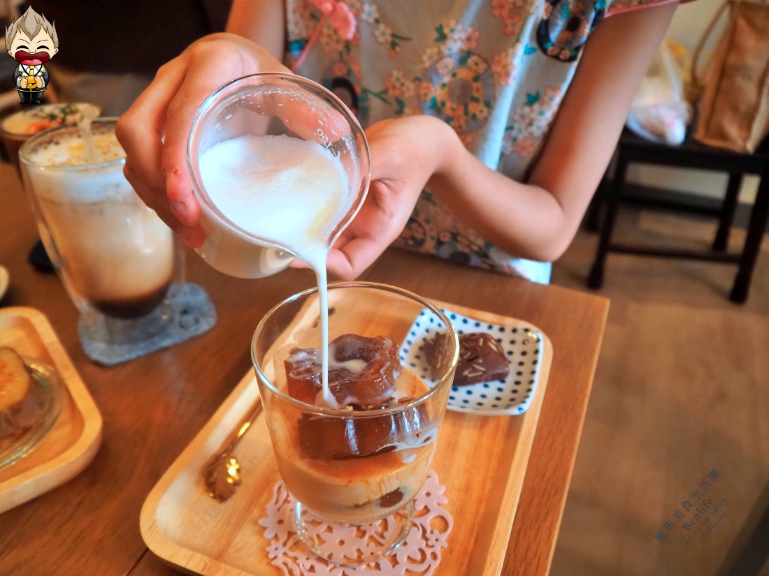 【高雄旅遊】蓮潭泮水荷香x龍虎任我行 從早吃到晚 從燒餅到漢堡 咖啡廳喝下午茶 青草茶透心涼 15 【高雄旅遊】蓮潭泮水荷香x龍虎任我行 從早吃到晚 從燒餅到漢堡 咖啡廳喝下午茶 青草茶透心涼