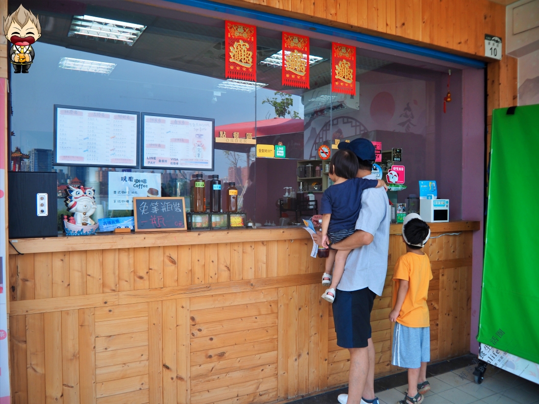 【高雄旅遊】蓮潭泮水荷香x龍虎任我行 從早吃到晚 從燒餅到漢堡 咖啡廳喝下午茶 青草茶透心涼 23 【高雄旅遊】蓮潭泮水荷香x龍虎任我行 從早吃到晚 從燒餅到漢堡 咖啡廳喝下午茶 青草茶透心涼