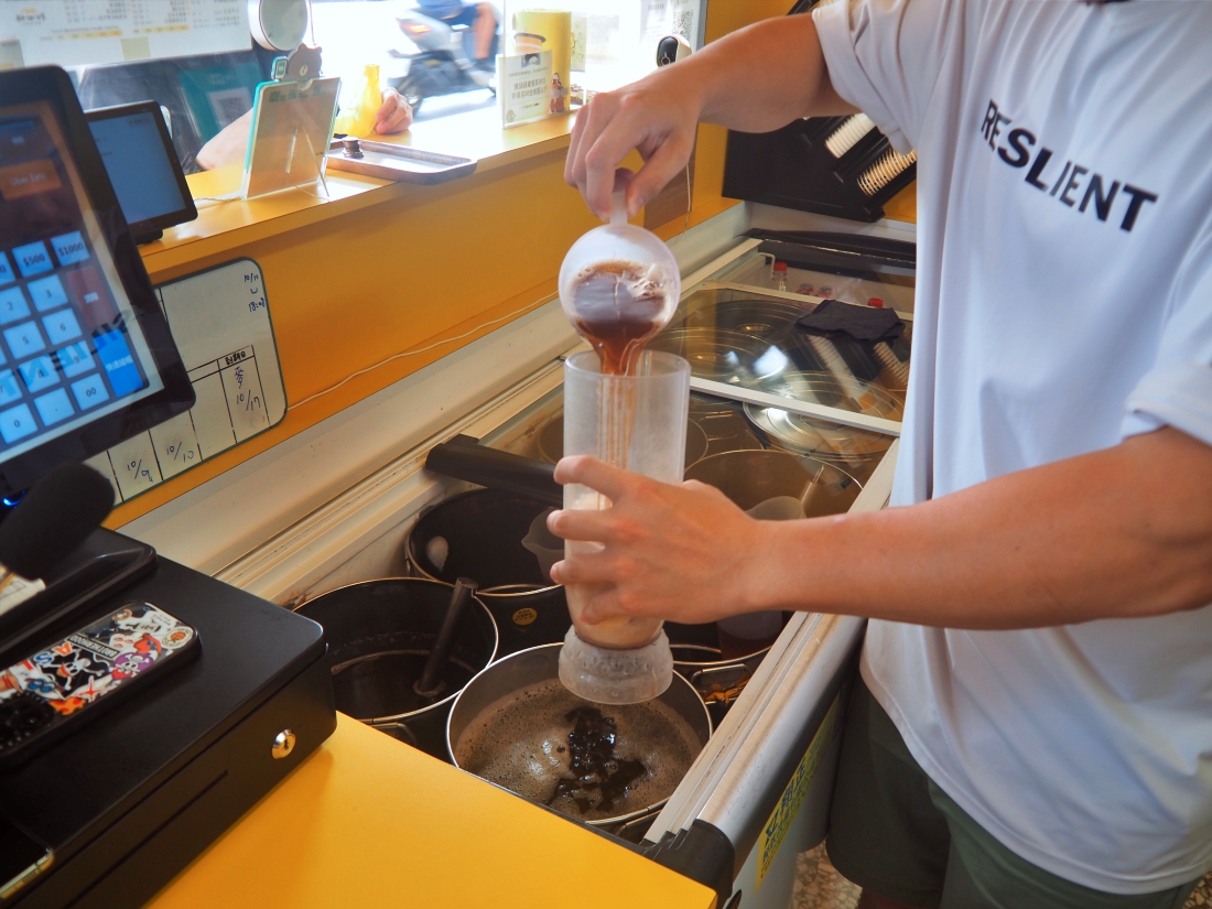 【高雄旅遊】蓮潭泮水荷香x龍虎任我行 從早吃到晚 從燒餅到漢堡 咖啡廳喝下午茶 青草茶透心涼 30 【高雄旅遊】蓮潭泮水荷香x龍虎任我行 從早吃到晚 從燒餅到漢堡 咖啡廳喝下午茶 青草茶透心涼