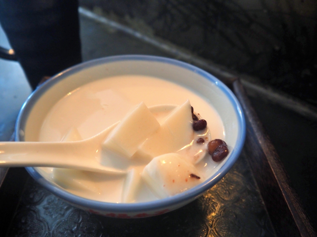 【高雄旅遊】蓮潭泮水荷香x龍虎任我行 從早吃到晚 從燒餅到漢堡 咖啡廳喝下午茶 青草茶透心涼 35 【高雄旅遊】蓮潭泮水荷香x龍虎任我行 從早吃到晚 從燒餅到漢堡 咖啡廳喝下午茶 青草茶透心涼