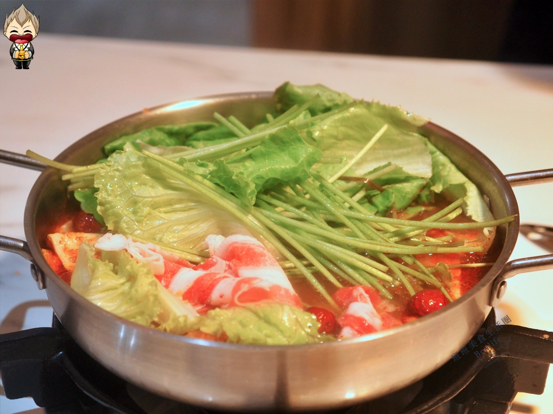 【高雄美食】青木堂鍋物CING MU TAN左營店 晚餐不用500元就能爽吃8款原塊現切肉品 主推奶香起司、麻辣湯底 高雄平價吃到飽推薦