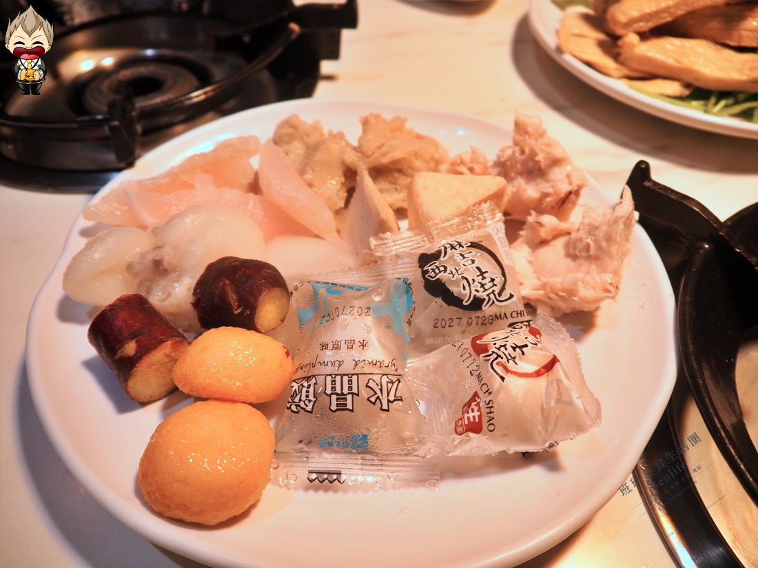 【高雄美食】青木堂鍋物CING MU TAN左營店 晚餐不用500元就能爽吃8款原塊現切肉品 主推奶香起司、麻辣湯底 高雄平價吃到飽推薦